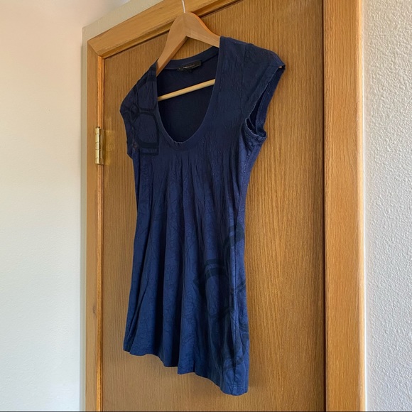 BCBGMAXAZRIA • Patterned Burnout Scoop Neck Tee - Size XS - Picture 10 of 16